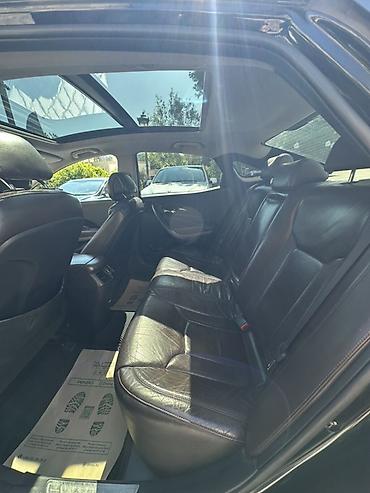 Hyundai: Hyundai Azera – biznes sinfi sedan Xüsusiyyətlər: - Korpusu: 4 qapılı — 7