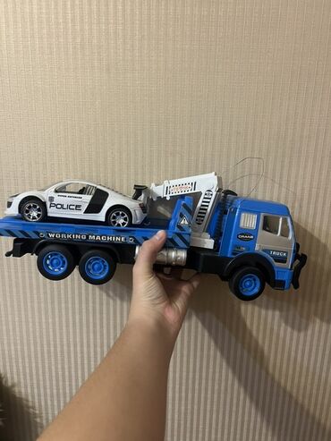 robot masin: Uşaq oyuncağı – evakuator yük maşını və polis maşını dəsti - Rəng
