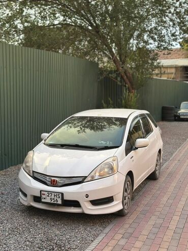 продаю или меняю с доплатой мне: Honda Fit: 2013 г., 1.3 л, Автомат, Гибрид, Хетчбек