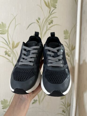 б у мужская спортивная обувь: Мужские кроссовки, 32, Nike, Б/у, цвет - Черный, Самовывоз, Платная доставка