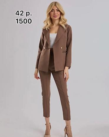 Пиджаки, жакеты: ПИДЖАКИ И КОСТЮМЫ ЖЕНСКИЕ НОВЫЕ Костюм тройка ярко-розовый Костюм — 19