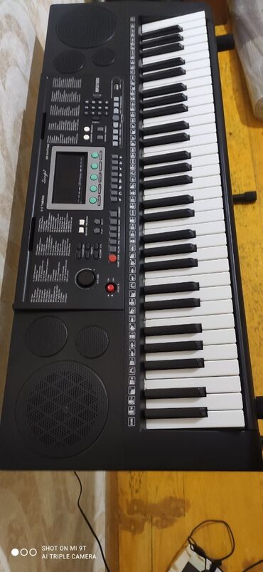 Midi-klaviaturalar: Yenidir. İstifadə olunmayıb. Bu, geniş funksionallığa malik qara