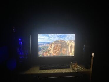 Noutbuk və netbuklar: Intel Core i5-9400 16GB ram .Windows 10 Pro AMD Radeon RX 570 qrafik