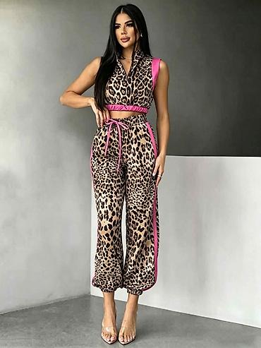 Kompleti: 🔥Top ženski komplet sa leopard printom
S m l 
Cena 2600 din — 5