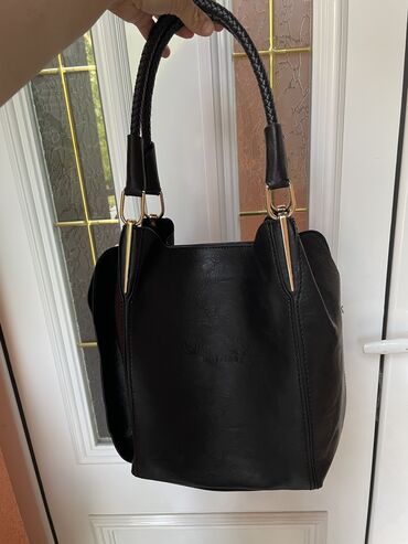 Handbags: Original GUESS torba kao nova. Torba stoji u ormanu nije nosena
