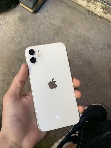 IPhone 11, белый цвет ТЕЛФОН ЗАБЛОКИРОВАН СРОЧНО 5000 отдам щяс токмок