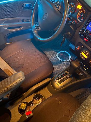 Транспорт: Kia Rio sedan – gümüş rəng, arxa ötürücülük işıqları LED görünüşlü — 7