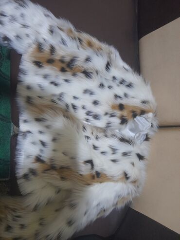 yun jaketlər: Leopar naxışlı süni kürk jaket - Material: yumşaq, sıx toxumalı süni
