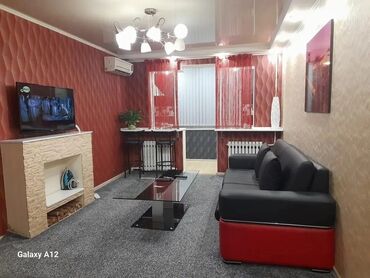 Посуточная аренда квартир: Уютная квартира с современным ремонтом. В гостиной расположен черный