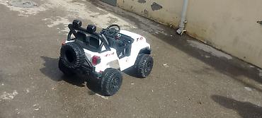ugg bakü: Uşaq üçün elektrikli off-road maşın – 4x4 tipli, ağ rəng — 2