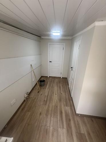 Продажа коттеджей и домов: 🏡 **Продается дом барачного типа с новым ремонтом в Бишкеке!** 📐 — 8
