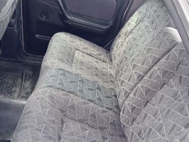QAZ: QAZ 3110: 2.3 l | 2003 il 239392 km Sedan — 9