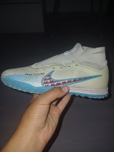 Бутсы: Продаю бутсы б/у 800 сом, размер 38-39 air zoom