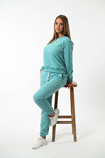 Gornji i donji deo: Ženski komplet trenerke – duks i donji deo - Model: klasičan duks sa — 1