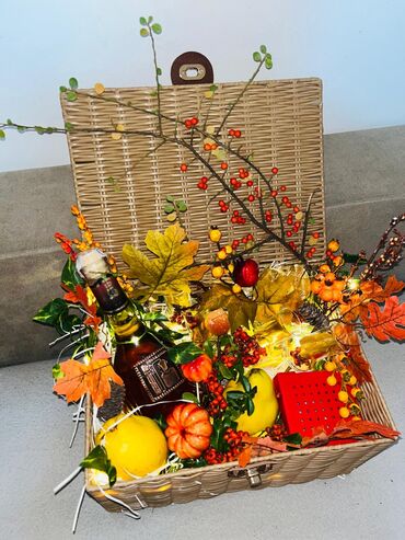 Kompleti namirnica: Poklon aranžmani – premium setovi sa pićem i dekoracijom - Ručno — 24