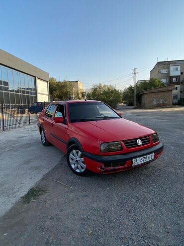 Volkswagen: Volkswagen Vento: 1997 г., 1.8 л, Механика, Газ, Седан