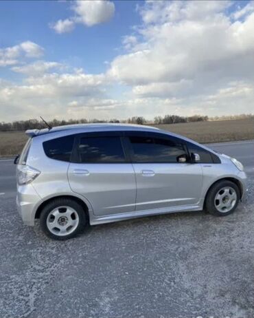 Honda: Honda Fit: 2008 г., 1.5 л, Вариатор, Бензин, Хэтчбэк