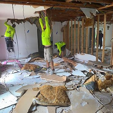 Digər tikinti xidmətləri: YENİ EVİM – SÖKÜNTÜ VƏ DAŞIMA XİDMƏTİ 🏠 Yeni Evim Söküntü Xidməti 🔨 Ev — 5