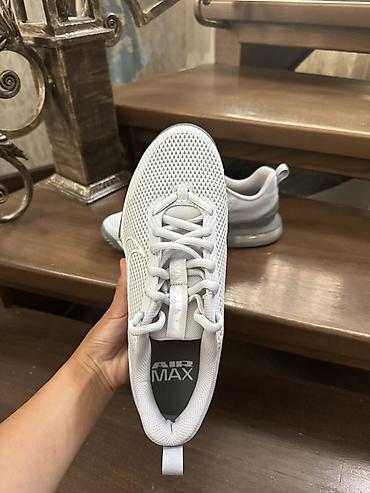 Эркектердин кроссовкасы, 42, Nike, Жаңы, түсү - Боз, Өзү алып кетүү lalafo.kg да — 5 Эркектердин кроссовкасы, 42, Nike, Жаңы, түсү - Боз, Өзү алып кетүү — 5