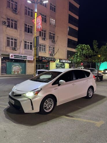 Toyota: Toyota Prius: 2015 г., 1.8 л, Вариатор, Гибрид, Универсал