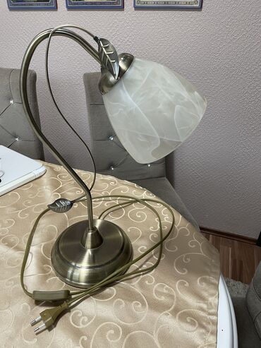 Rasveta: Nova stona mesingana lampa
uplata pre slanja ili licn Veternik