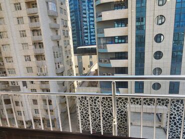 Uzunmüddətli kirayə mənzillər: Xetai metrosu Park Azure-da mənzil kirayə verilir. Mərtəbə 21/7. Ümumi — 6