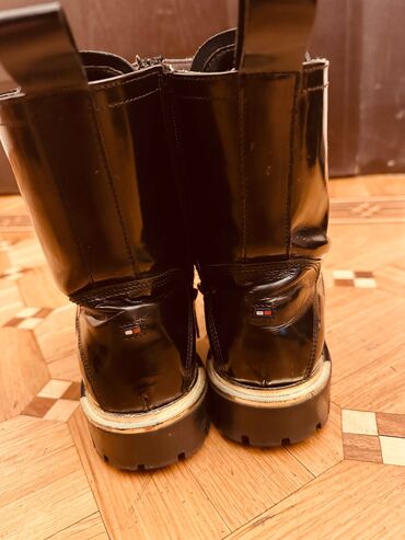 Çəkmələr: Qısaboğaz, Tommy Hilfiger, Ölçü: 36, rəng - Qara, İşlənmiş — 7