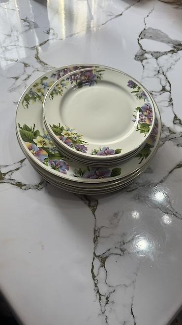 Наборы посуды: Набор белой посуды из керамики/фарфора в классическом минималистичном — 6