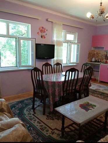 Günlük kirayə evlər: 90 kv. m, 3 otaqlı, İnternet, Telefon, Qaz — 2