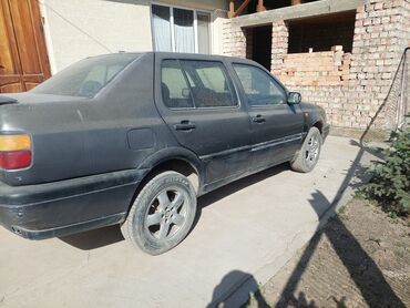 Volkswagen: Volkswagen Vento: 1992 г., 2 л, Механика, Бензин, Седан