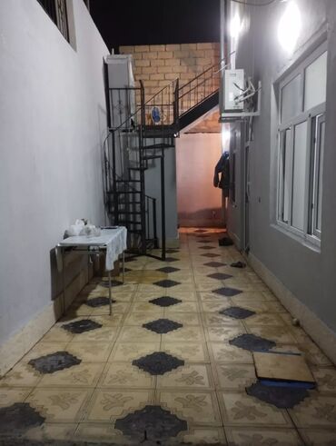 Uzunmüddətli kirayə mənzillər: Satılır 2 mərtəbəli, zövqlə təmir olunmuş mənzil (daxili vintli — 12