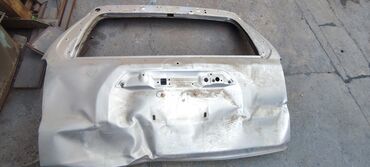 Крышки багажника и комплектующие: Накладка крышки багажника Toyota, 2010 г., Оригинал — 5