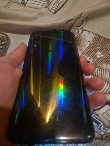 samsung a50 işlənmiş: Samsung Galaxy A50, 64 GB, Düyməli, Barmaq izi, İki sim kartlı