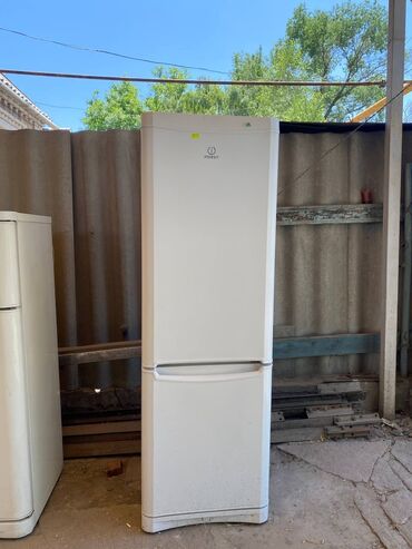 купить старый холодильник: Холодильник Indesit, Б/у, Двухкамерный, No frost