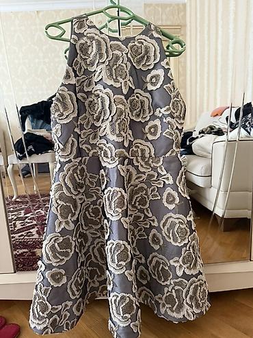 ağ donlar instagram: Gümüşü-boz rəngdə, iri güllü aplikasiyalı zərif qolsuz don. - Model — 2