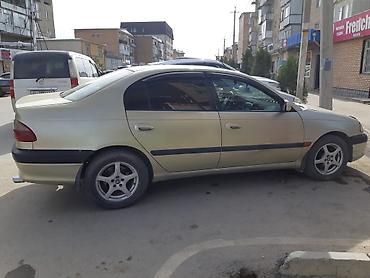 mazda 326: Toyota Avensis: 2001 г., 1.8 л, Бензин, Седан — 3