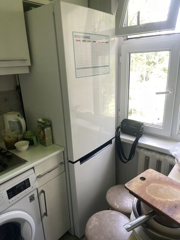 ручной холодильник: Холодильник Indesit, Б/у, Двухкамерный, No frost, 60 * 185 * 45