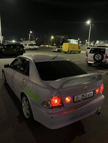 Toyota: Toyota Altezza: 2000 г., 2 л, Автомат, Бензин, Седан — 2