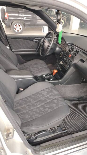Mercedes-Benz: Mercedes-Benz 200: 2 l | 1996 il Sedan