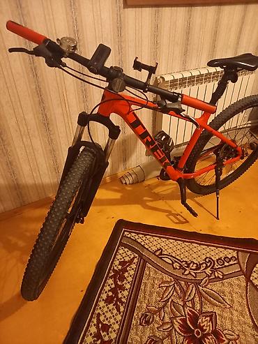 cd disk: Trek Marlin seriyası dağ velosipedi - Rəng: parlaq narıncı, böyük — 2