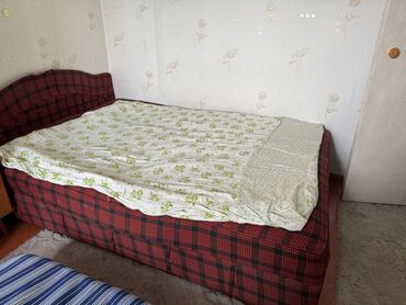 1 кишилик кровать: Двуспальная Кровать, Б/у