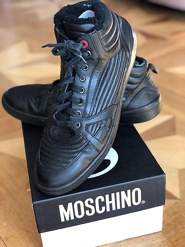botinki: Moschino original
Yaxsi veziyyetdedir 
Ölçü: 43 — 1