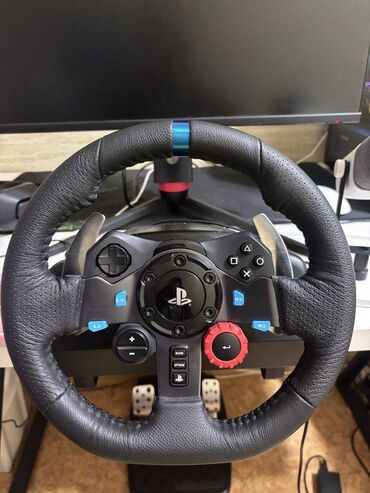 Logitech G29 oyun sukani. Sukan ister gorunur olaraq, istersede