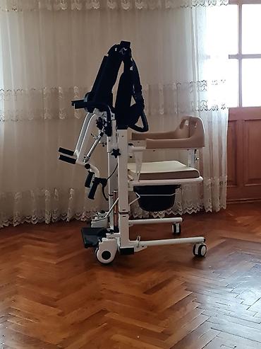 Xəstələr üçün unitazlar: Ev tipli xəstə köçürmə və sanitar funksiyalı qoltuqlu lift arabası - — 3