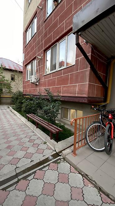 Продажа квартир: 1 комната, 31 м², Сары-Челек ж/м 106 серия улучшенная, Цокольный этаж этаж, Старый ремонт — 9