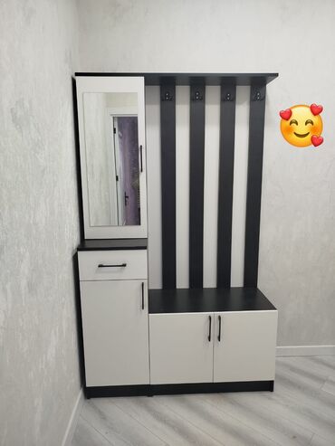 Dolablar: Dehliz dolabı
