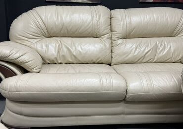 раскладные кресло: Прямой диван, цвет - Белый, Б/у