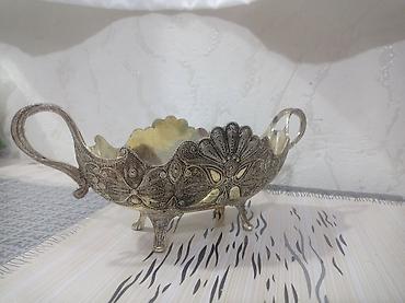 dekor vitrin: Gümüşü rəngdə, iki qulplu dekorativ qab - Material: metal ərinti — 2