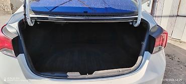 behkaran iran peci: Hyundai Elantra sedan – ağ rəng, benzinli. Texniki və xarici — 9
