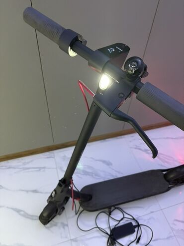 Elektrikli samokatlar: Elektrik skuter - Şəhər üçün yığcam və yüngül gövdə, qara rəng - — 4